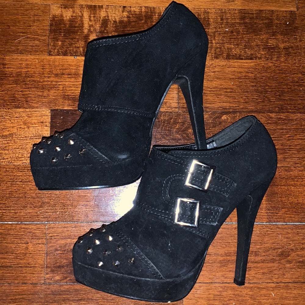 Black shoe dazzle 6 inch platform pumps